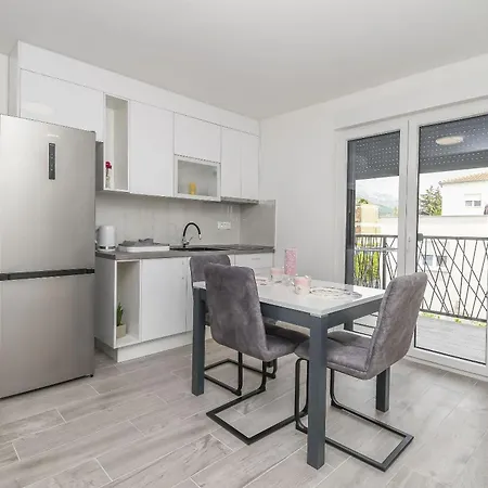 Apartment Dalia *