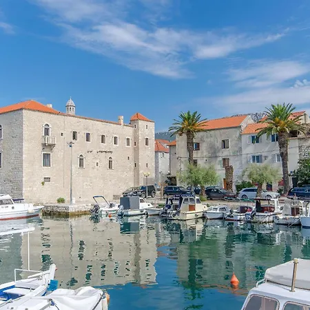 Castel L Apartamento