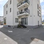 Castel L Apartment *