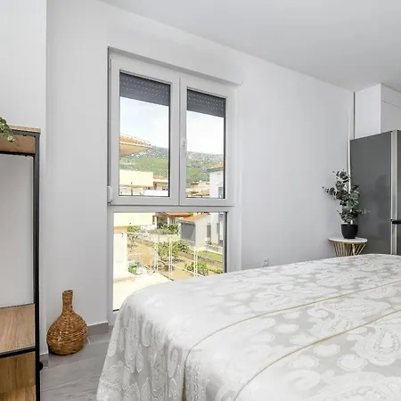 Castel L Apartment *