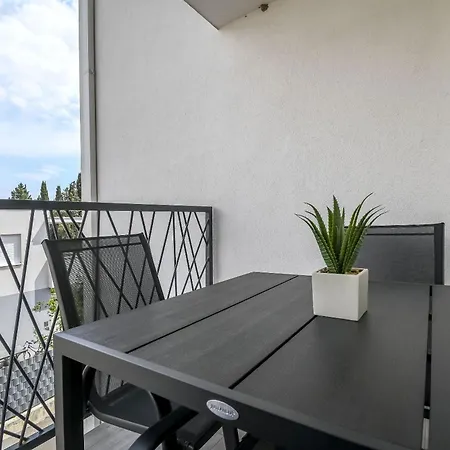 Apartman Castel L *