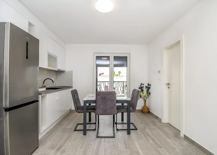 Castel L Appartamento Kaštela