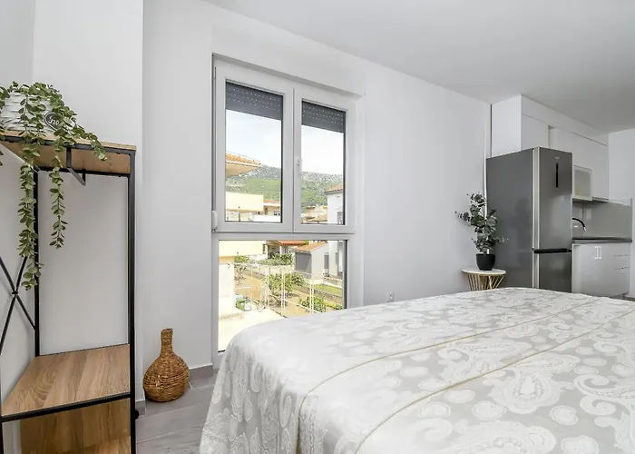 Castel L Apartment *