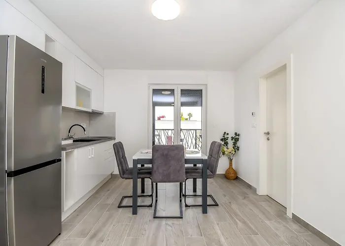 Apartment Castel L *